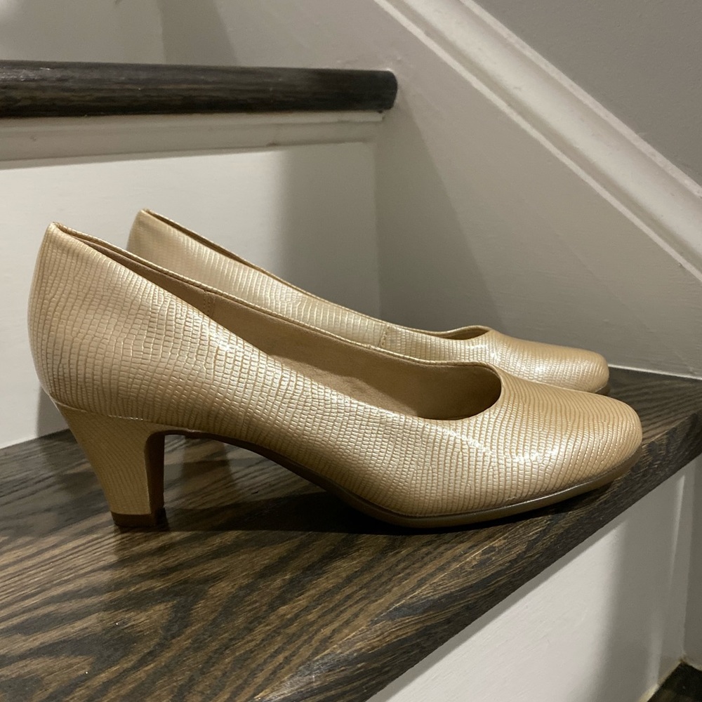 NEW Aerosoles Red Hot Shoes 8